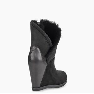 UGG CLASSIC MONDRI CUFF BLACK LEATHER 4" WEDGE BOOTS BOOTIES US 10 WOMEN